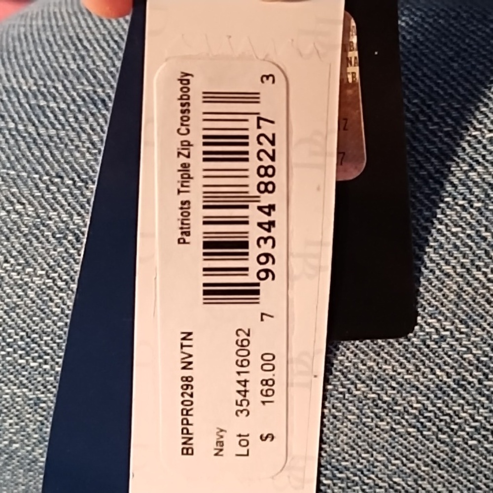 Dooney and Bourke Patriots new triple zip. Superbowl Bound. - Picture 2 of 2